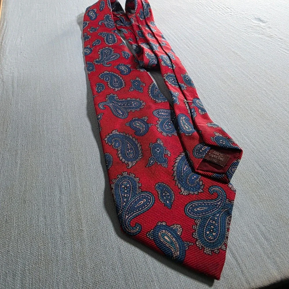 Johnny Carson Mens Red Paisley Silk Tie Vintage Red Blue Formal Necktie